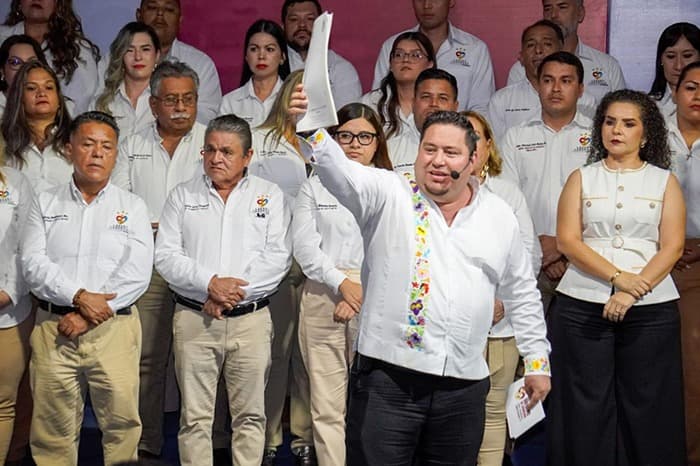 UN AÑO MAS AL SERVICIO DEL PUEBLO